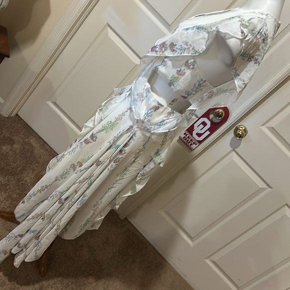 balboa Charms and Glitter Open back Floral White Ruffle Dress. Midi. Small. NWT - Picture 4 of 16